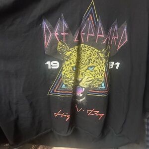 Def Leppard Black Graphic Tee‎